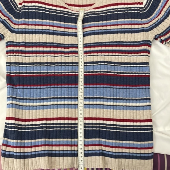 Womens short sleeve sweater with stripes & lots of stretch. No size or brand. - Picture 10 of 11